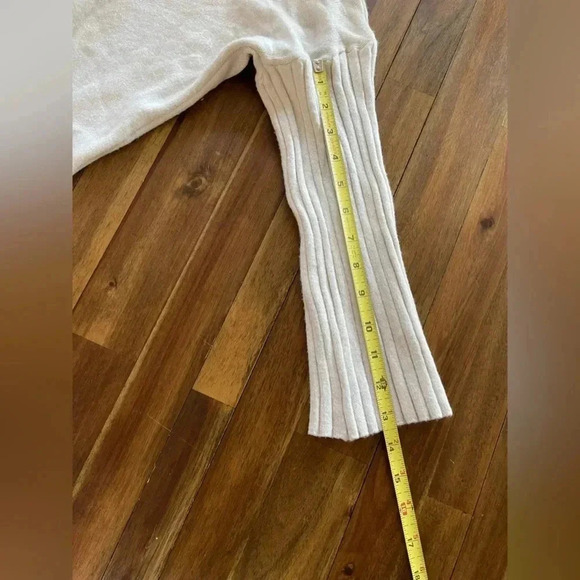 RAYA cream turtleneck sweater with split sides - Picture 5 of 9